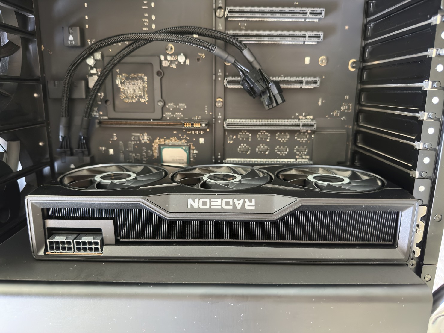 Installation in a Mac Pro 7,1 (2019)