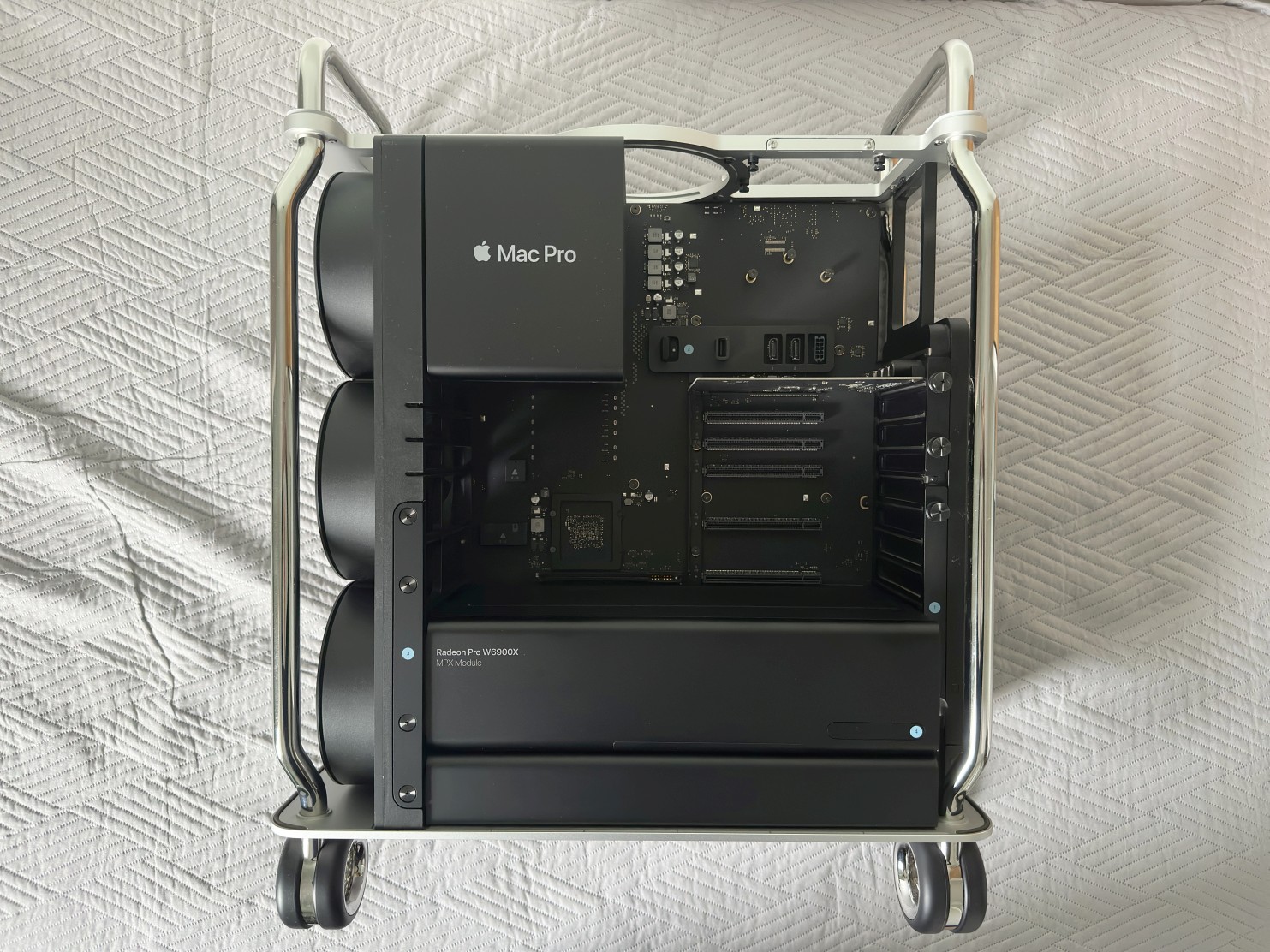 Installation in a Mac Pro 7,1 (2019)