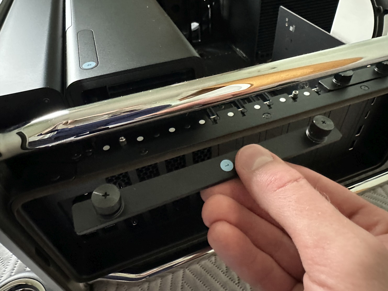 Installation in a Mac Pro 7,1 (2019)