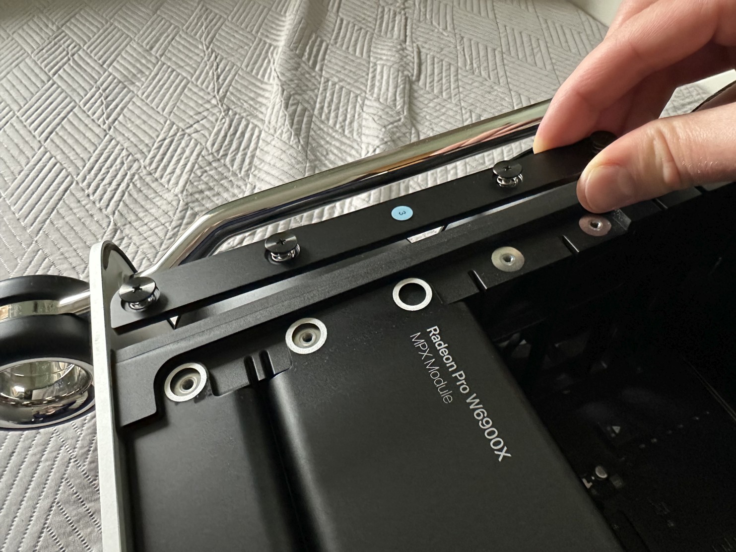 Installation in a Mac Pro 7,1 (2019)