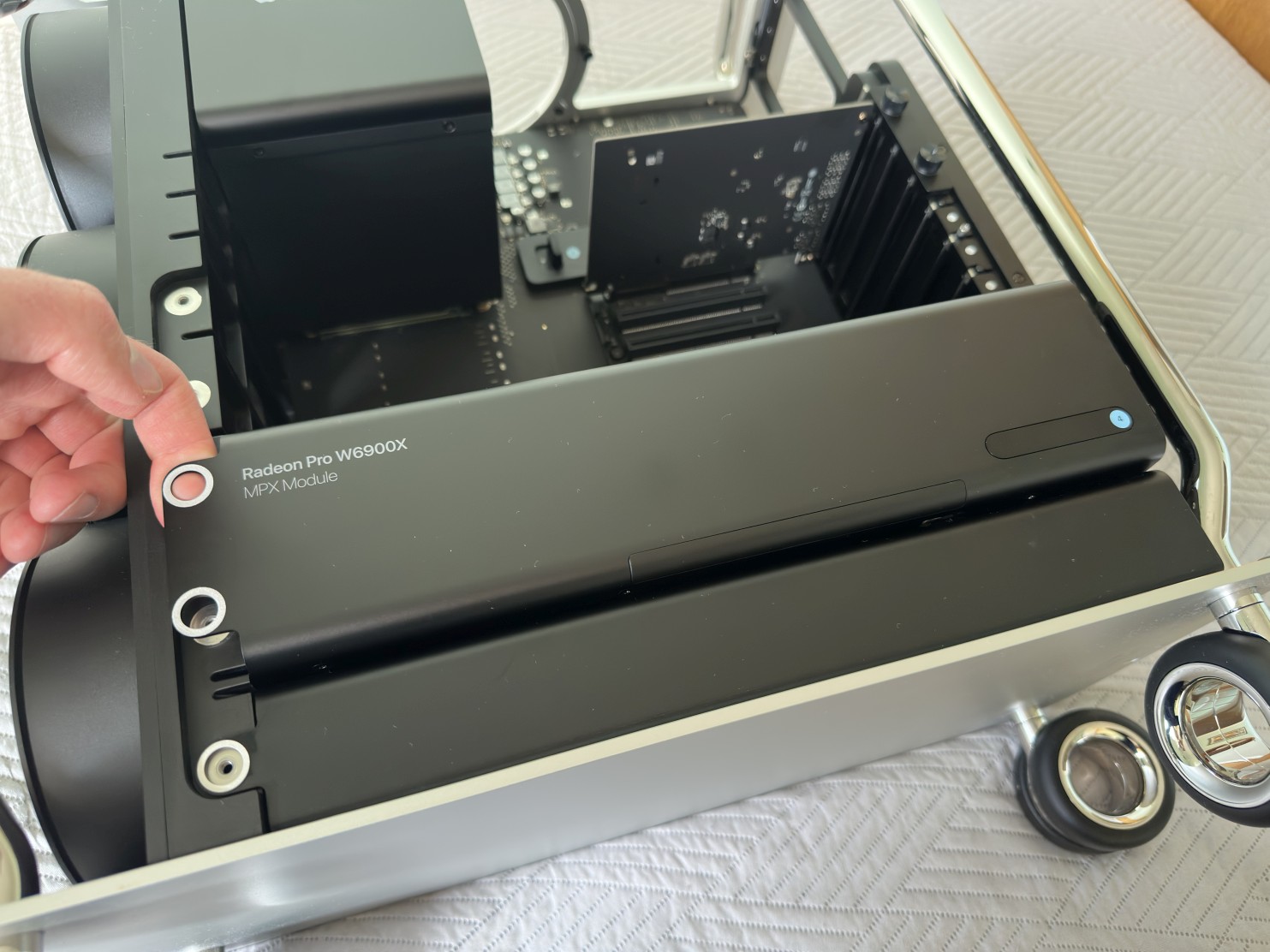 Installation in a Mac Pro 7,1 (2019)