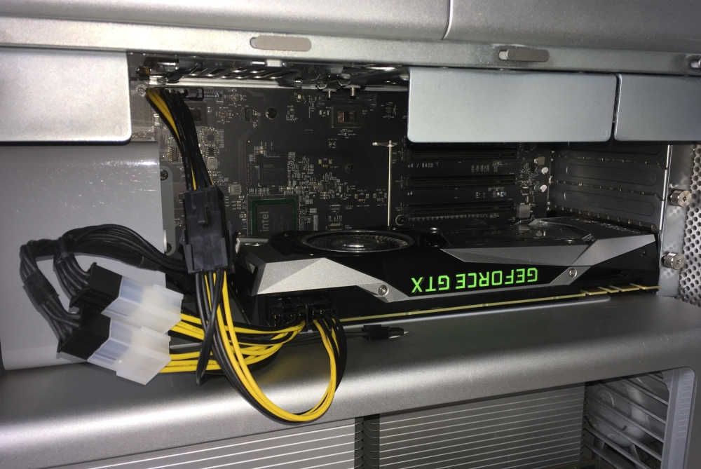 Installation in a Mac Pro 4,1 (2009) or 5,1 (2010-2012) using additional SATA power connector